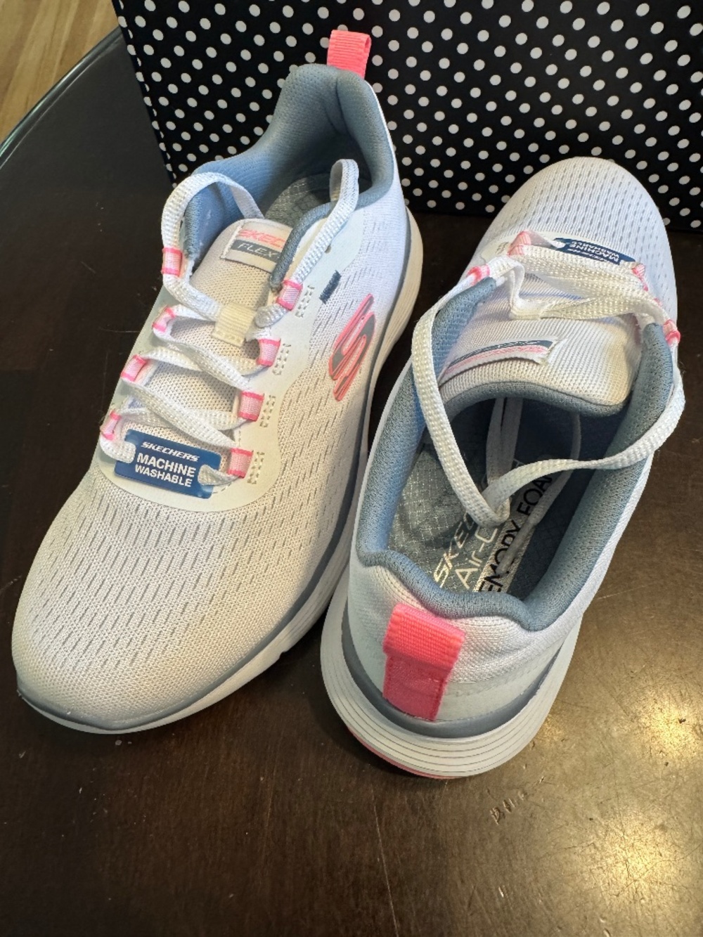 LN Skechers Flex-Lite memory foam size 5.5
